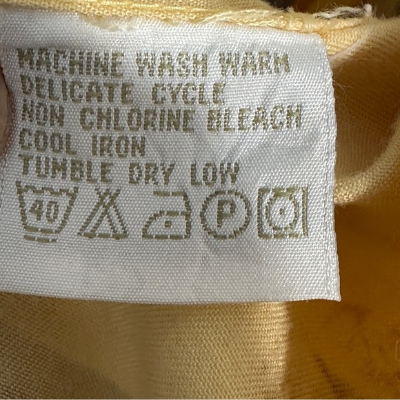 Liz Claiborne Lizwear blouse, size small, rayon, leaf design, office, date night - Picture 8 of 10